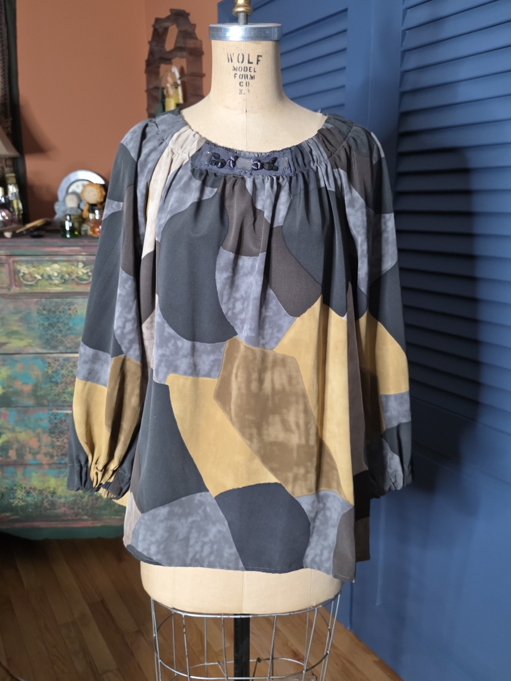 Simply Vera Vera Wang Abstract Colorblock Peasant Blouse in Gray and Tan